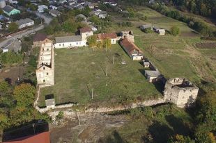 В Тернопольской области с Золото-Потокского замка упал мужчина