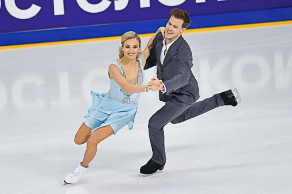 В танцах на льду, по итогом первого этапа, лидируют Синицына-Кацалапов.