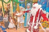 Дед Мороз часто отходит от привычного сценария праздника, чтобы развлечь детей.