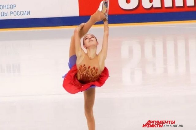 Анна Щербакова, набрав рекордные баллы за произвольную программу, стала чемпионкой.