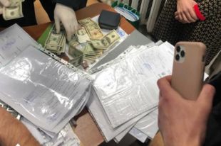 Во Львовской области ГБР задержало чиновника Госстройконтроля на взятке