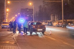 В Днепре мужчину сбил автомобиль: пострадавшего «вернул» к жизни водитель