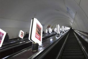 ЧП в киевском метро: девушку затянуло в эскалатор