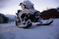 Возле поселка Ямбург водитель снегохода потерял управление и перевернулся