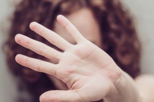 В Украине с насилием в семье в течение года сталкивались 5% женщин в селах