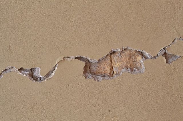 В Сарапуле в многоквартирном доме обвалилась часть стены