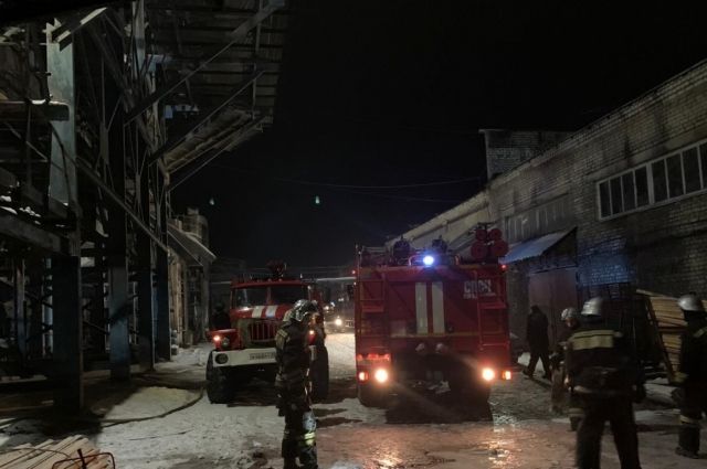 Полсотни тюменцев эвакуировали из дома, где от фейерверка загорелся балкон