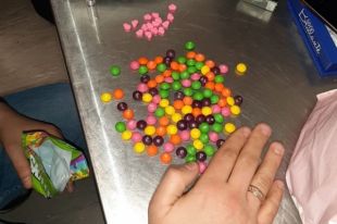 СБУ задержала женщину с партией экстази в конфетах: детали инцидента