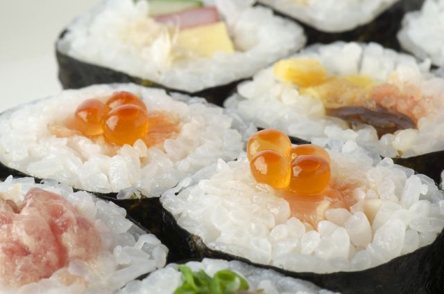  В Оренбурге суши с кишечной палочкой готовились из просроченных продуктов. 