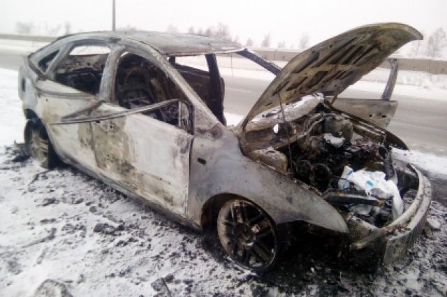 В Тюмени СКР проводит проверку по факту гибели мужчины в сгоревшем авто