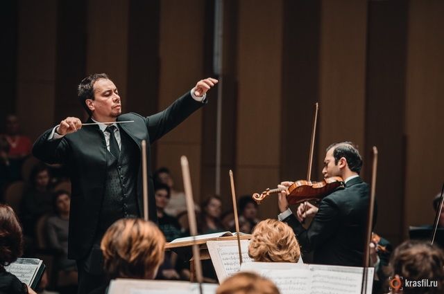 Красноярский симфонический оркестр в американских афишах почему-то назван Сибирским симфоническим оркестром.
