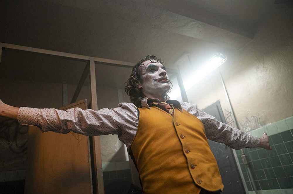 За лучшую мужскую роль будут бороться: Хоакин Феникс, «Джокер». Картина Тодда Филлипса также претендует на звание лучшего фильма года.