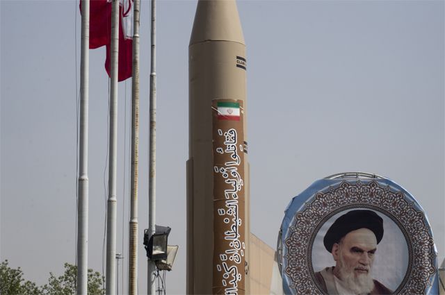 Иранская ракета в музее Исламской Революции и Священной обороны в Тегеране.