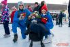 Некоторые гости приходили на лёд с семьями, придумываю общие костюмы. Например, это Суперпапа и Супермама, а с ними их сын - Львёнок