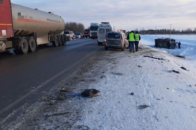 В ДТП на трассе Тюмень – Ханты-Мансийск пострадали семь человек