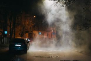 В Киеве прорвало еще одну трубу с горячей водой: что известно