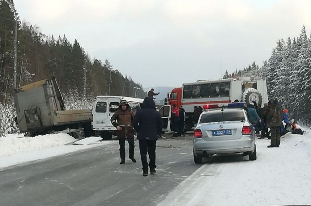 ДТП произошло на 14-м км автодороги «Богучаны-Манзя». 