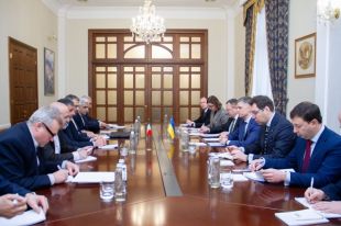 Авиакатастрофа МАУ: Пристайко встретился с официальным представителем Ирана