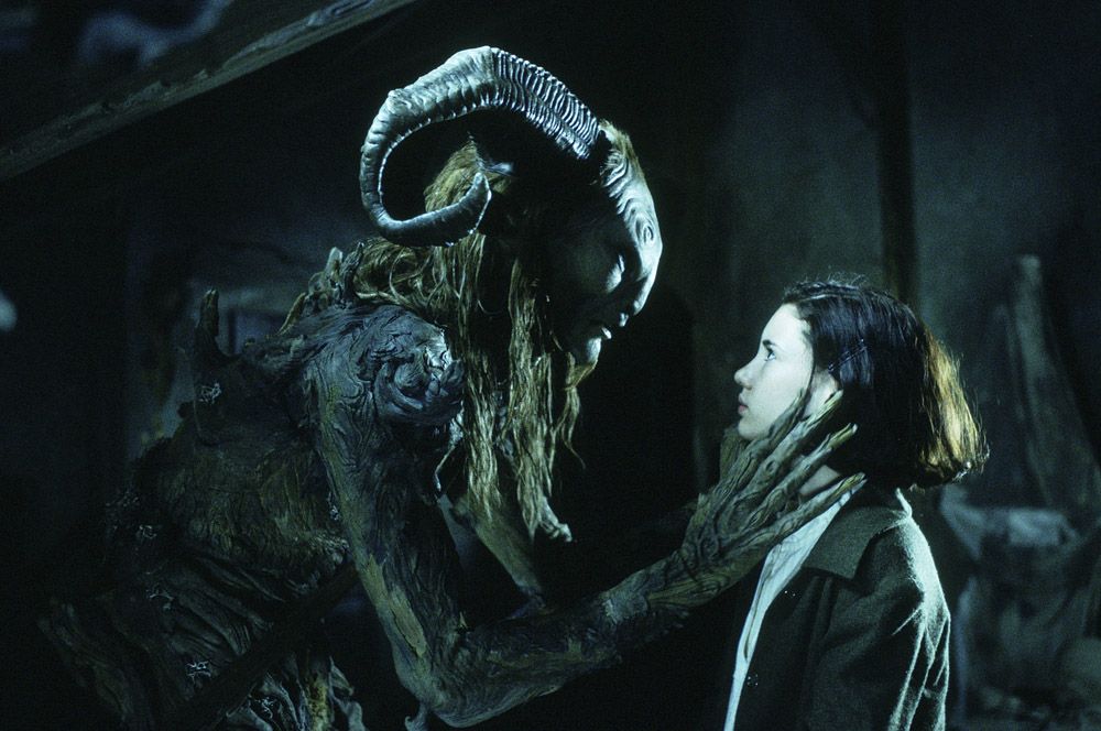 9 место. «Лабиринт фавна» (2006). Драма в жанре фэнтези Гильермо дель Торо снята по мотивам произведений Артура Мейчена. Это вторая часть его трилогии о гражданской войне в Испании, начатой фильмом «Хребет дьявола».