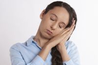 Синдром хронической усталости может быть проявлением длительного эмоционального напряжения или банального переутомления.