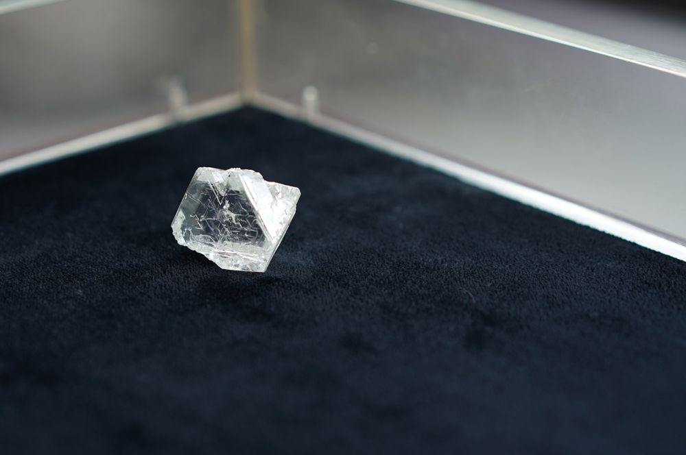 Крупный алмаз ювелирного качества был добыт в апреле 2019 года на руднике «Интернациональный». Кристалл весом 118,91 карат стал самой крупной находкой за последние два года среди алмазов такого качества на этом руднике.