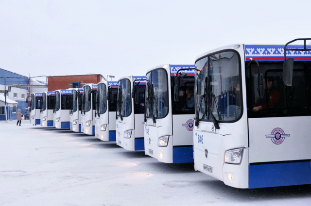 По Новому Уренгою курсируют первые автобусы на газу