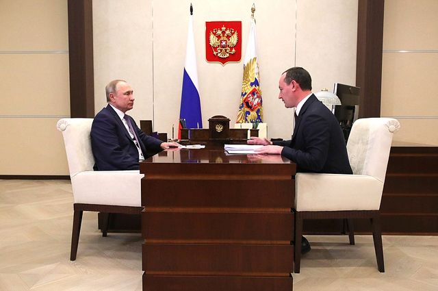 Встреча Владимира Путина с главой компании «Россети» Павлом Ливинским.