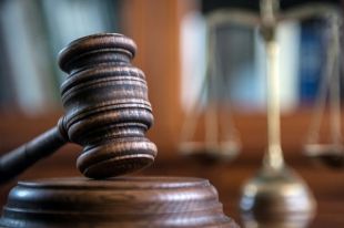 Чиновника Фонда госимущества будут судить за взятку в 30 тысяч долларов