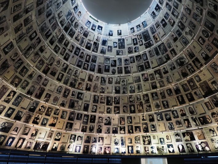 В Израиле, в Иерусалиме, есть музей Яд Вашем, задачей которого является рассказ о Холокосте, катастрофе, постигшей еврейский народ, розыск и сохранение имен погибших.
