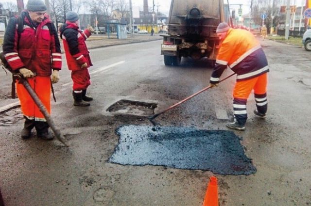 Бригады «Дормостстроя» уже приступили к ямочному ремонту улиц Смоленска.