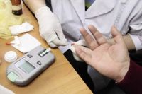 Для определения гликемии в крови в РФ сертифицированы только инвазивные приборы различных марок.  