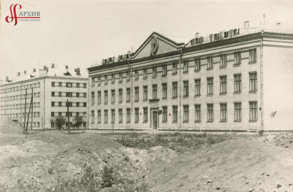 Речное училище на бульваре Гагарина, 33. 9 июня 1968 г.