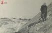 Елена Даниловна Реймерс (жена В.В. Реймерса) на склоне Северной дамбы. Идёт строительство (1-ая насыпь). 18-25 марта 1956 г.