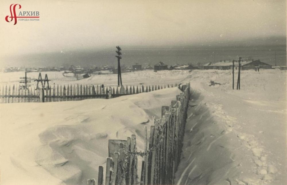 Сугробы на месте будущего планетария, 8 января 1958 г.