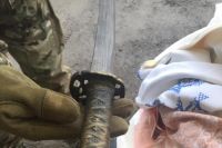 На КПВВ на Донбассе задержали мужчину с самурайским мечом