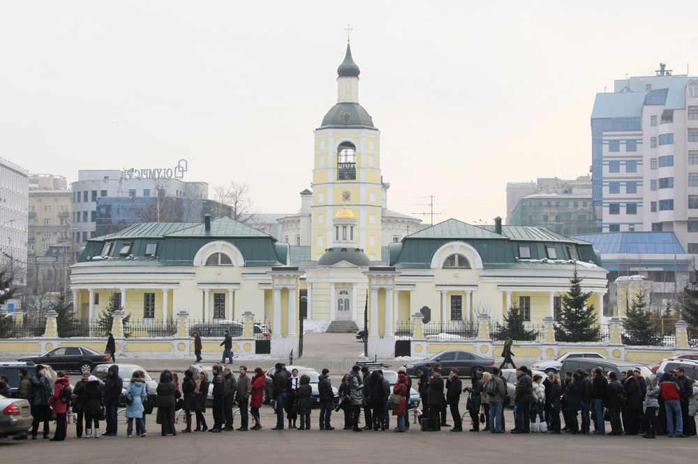 2009 год, в кассы спорткомплекса «Олимпийский», куда поступили в продажу билеты на московские концерты «Евровидения».