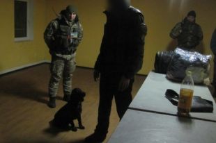 В пункте пропуска «Бачевск» пограничники задержали мужчину с наркотиками