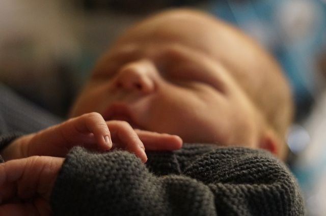 В Орске врачи выходили новорожденного с весом 650 граммов.