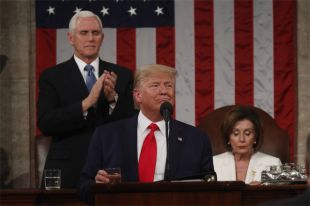 Дональд Трамп выступает в конгрессе США.