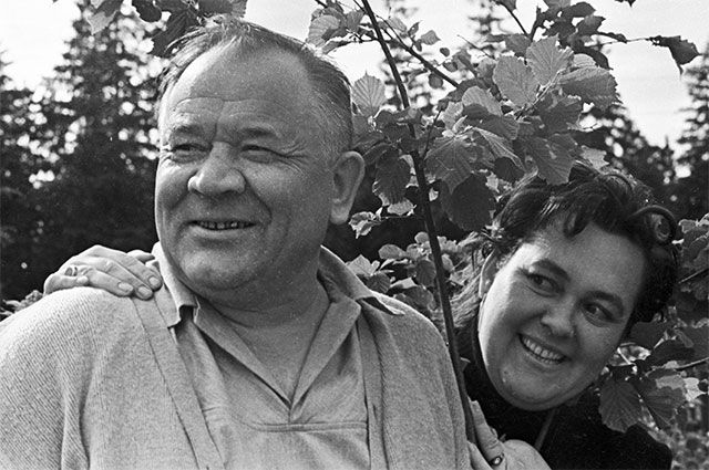 Борис Андреев с женой Ксенией. 1963 год.