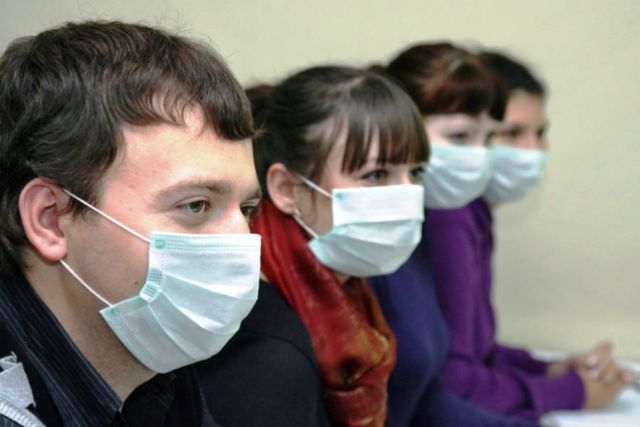 Новосибирцы скупают в аптеках оставшиеся маски из-за китайского коронавируса и вспышек гриппа и ОРВИ.