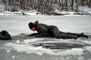 На Львовщине рыбаки провалились под лед, один из них умер от переохлаждения