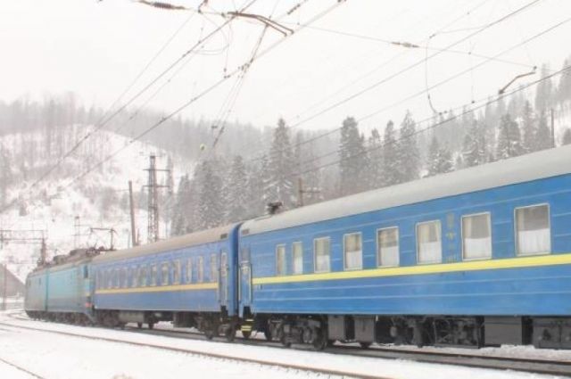 Из-за непогоды во Львовской области задерживаются поезда