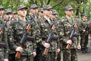 Украинцев будут поощрять за службу по контракту