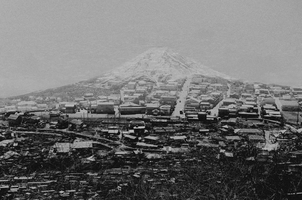 У иностранцев бытует стереотип о Японии как о некой футуристической стране. На этой фотографии можно увидеть ее совсем другой.