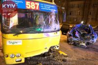 В Киеве произошло ДТП при участии маршрутки: есть пострадавшие