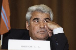 Президент Туркменистана Сапармурат Ниязов на встрече глав 11 независимых государств, бывших республик СССР, которые собрались для подписания Протокола о создании СНГ. 21 декабря 1991 г.