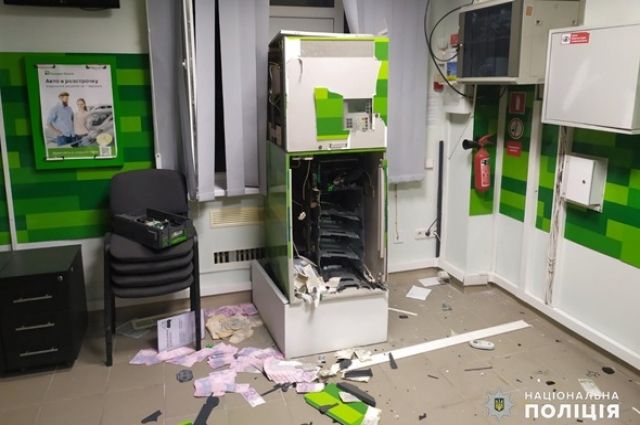 В Николаеве взорвали банкомат и похитили 250 тысяч гривен