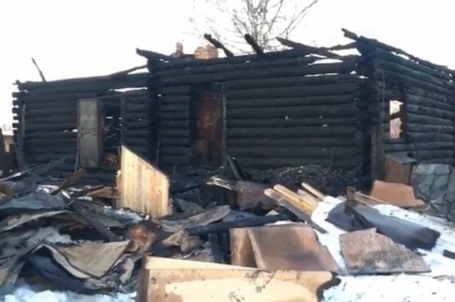 Жилой дом, который также служил временным приютом для животных, сгорел год назад. 