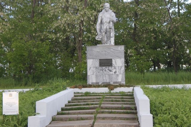 Памятник воинам-землякам, погибшим в годы Великой Отечественной войны.